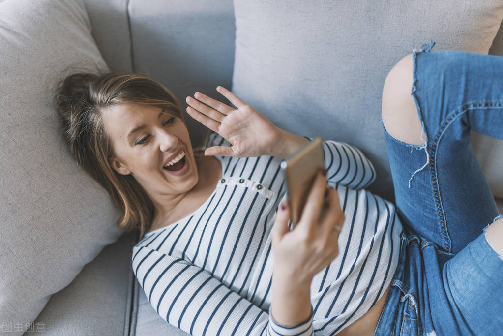 怎么与刚加微信的女生开始聊天,跟刚刚加微信的妹子聊天聊什么