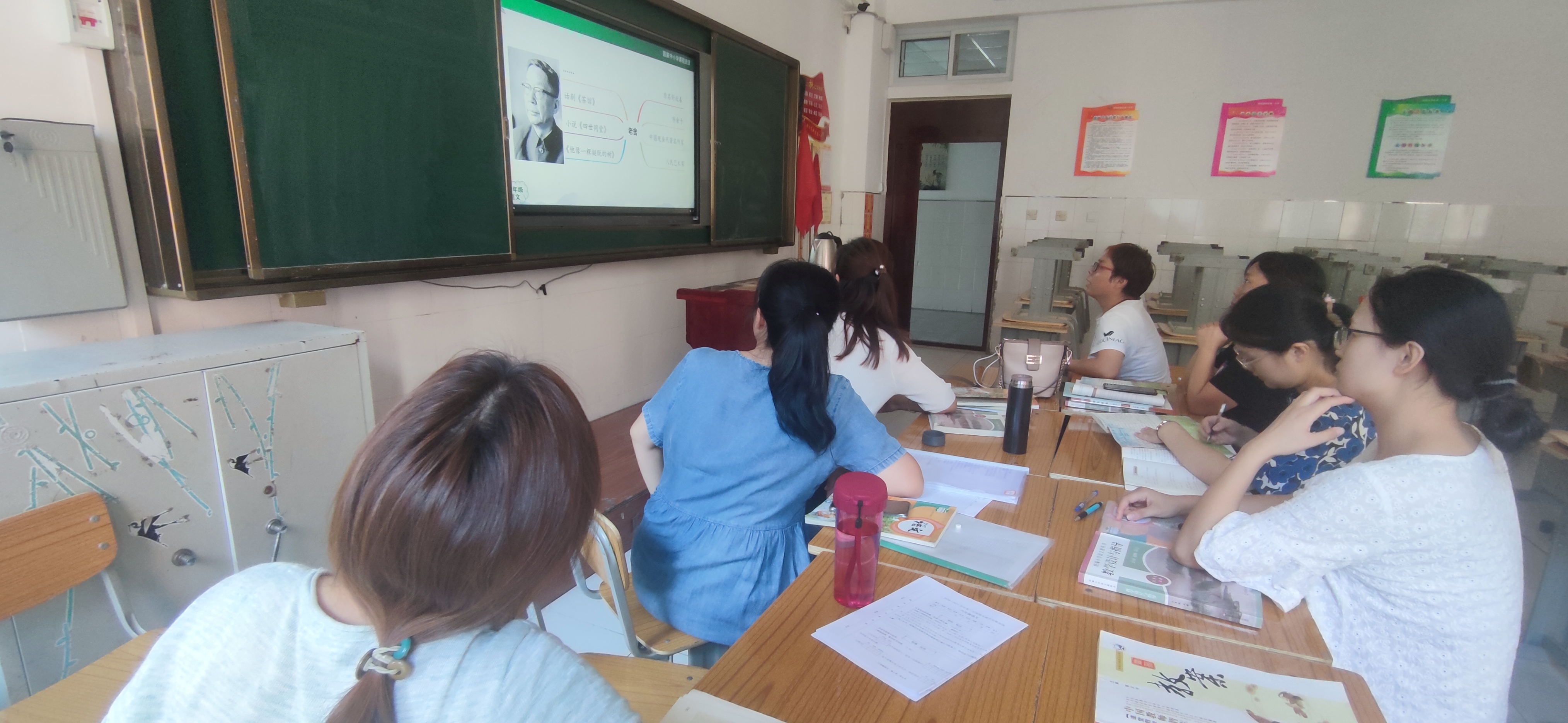 小学生老师教师节送啥礼物合适,教师节给初中老师送什么礼物好