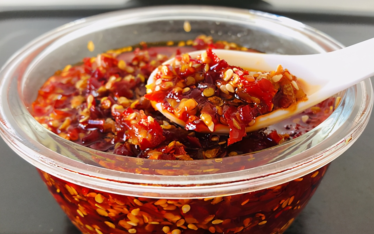 农家自制辣椒酱香辣拌饭酱的做法,辣椒酱怎么制作下饭拌面
