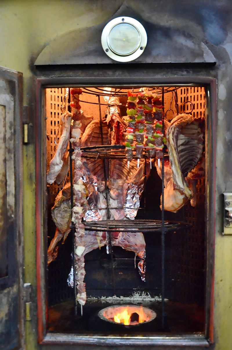 吉利网红美食打卡地军鹏烤全羊一米烤大串欢迎您