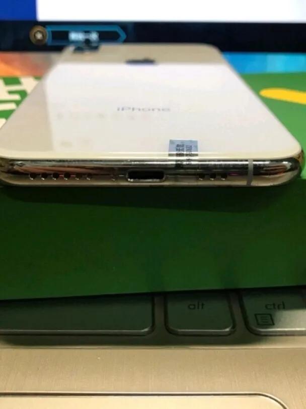 捡到一部捡垃圾的苹果手机,在垃圾堆捡一个坏掉的苹果手机