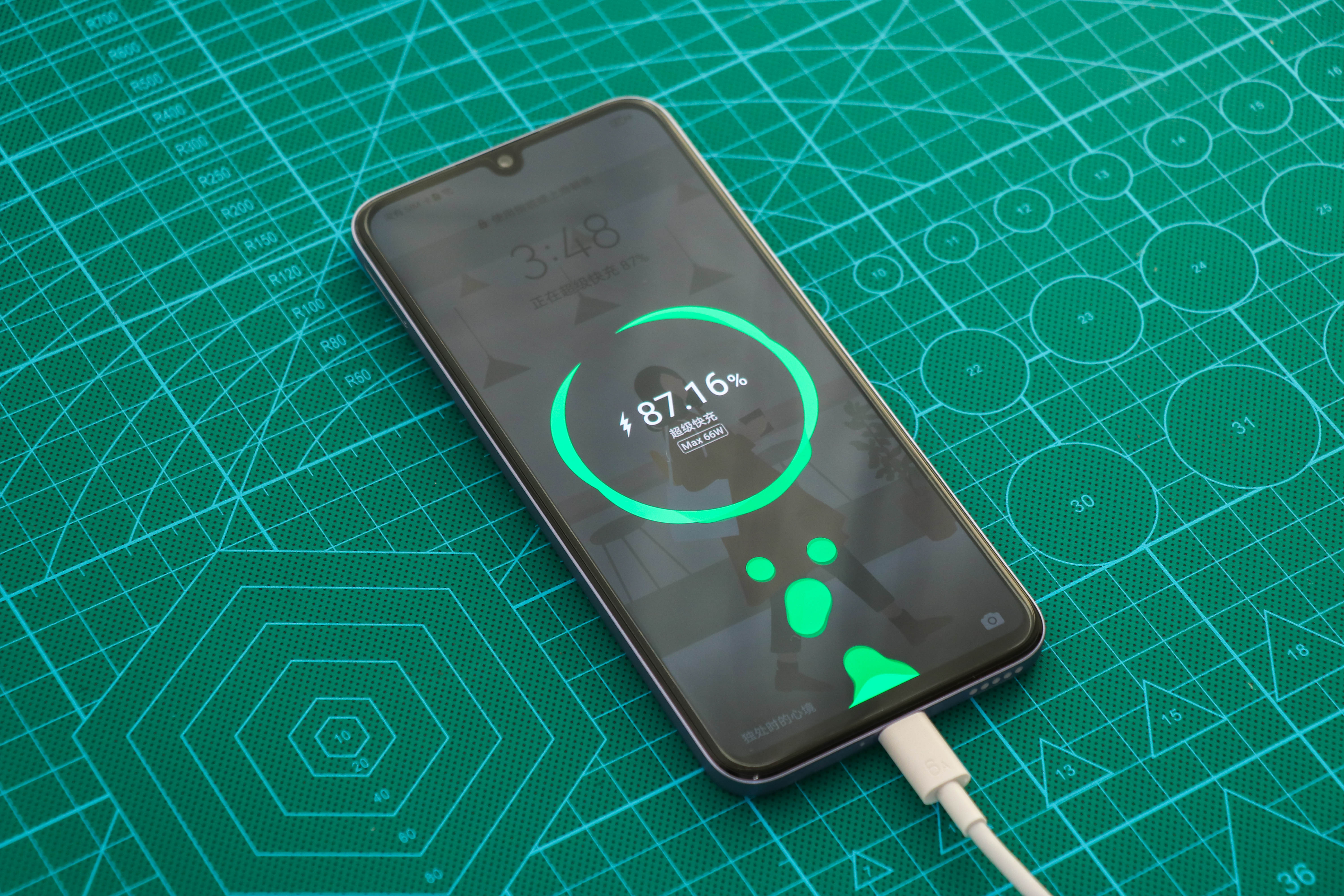 荣耀play5活力版66w快充,荣耀无线快充测评