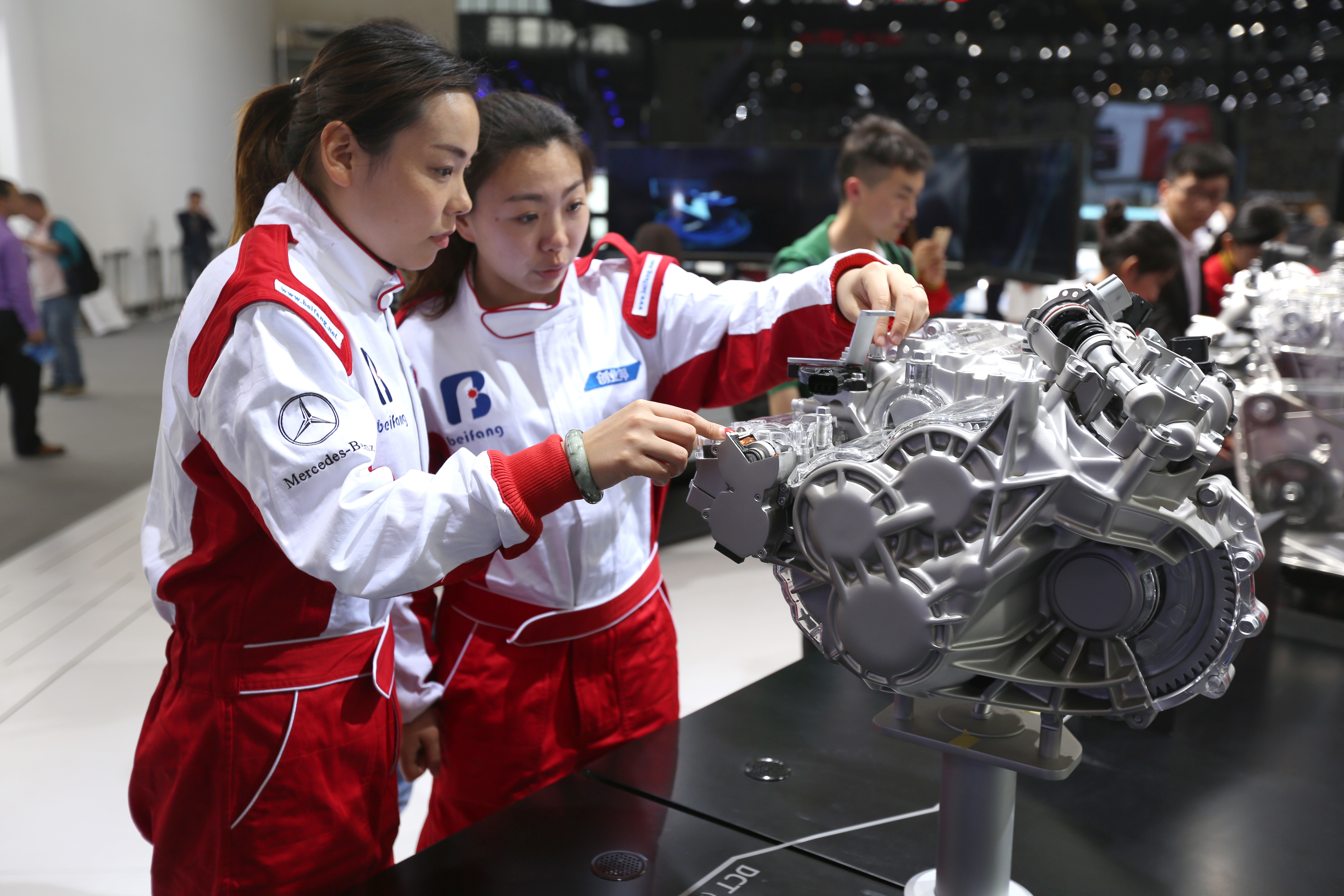 男生学汽修和烹饪哪个有前途,男孩学汽修有前途吗