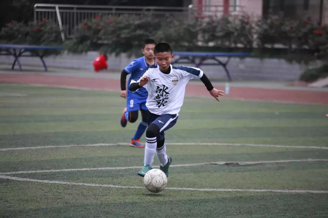 脚下过才叫真本事新希望俱乐部足球小将们出击！