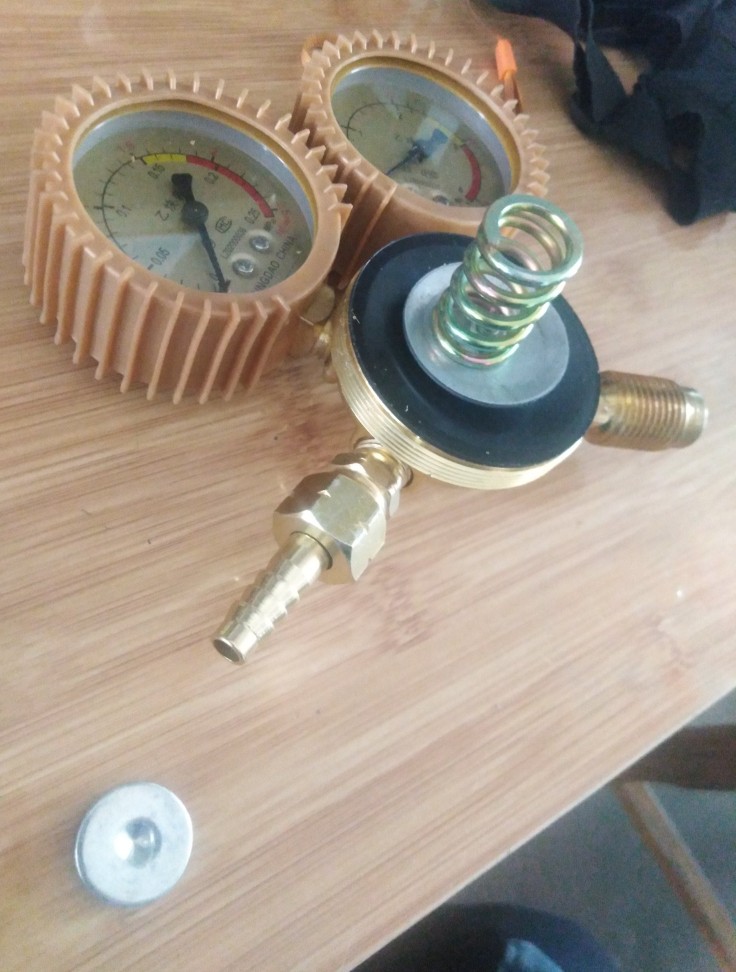 乙炔表各个部位名称,乙炔减压表结构说明