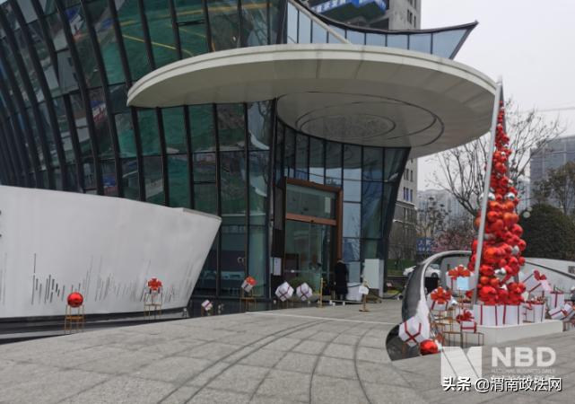 各地楼市利好频出售楼部依旧冷清,多地售楼部出现人山人海一房难求