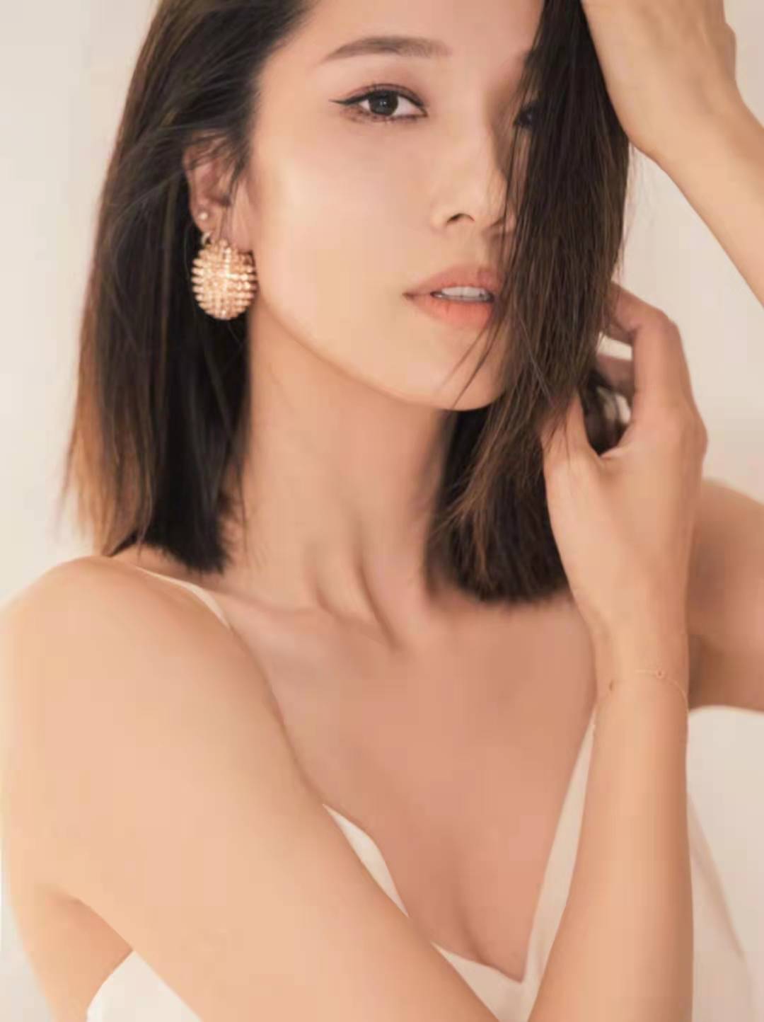 费尽心思追到的高颜值女友,王祖蓝是怎么出名的