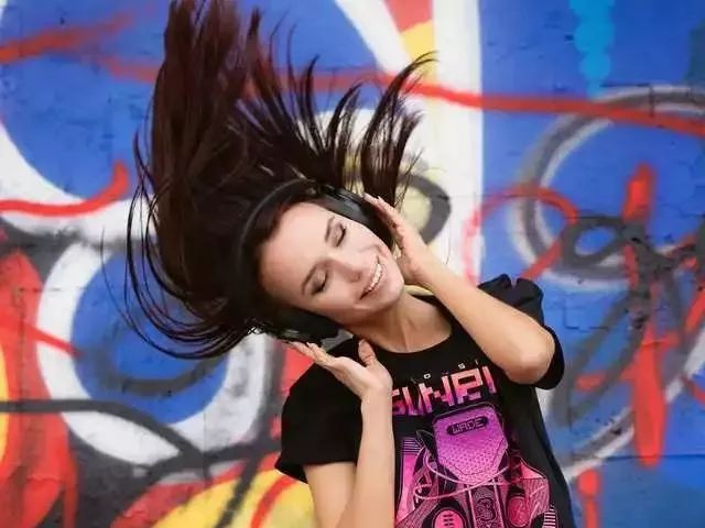 从服装到黑科技，乌克兰网红美女工程师力推中国品牌