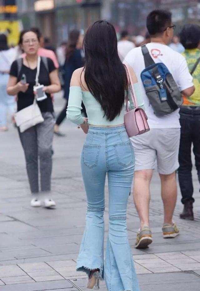 薄外套配休闲裤时髦又减龄,白裤子中长裤搭配衣服女时尚洋气