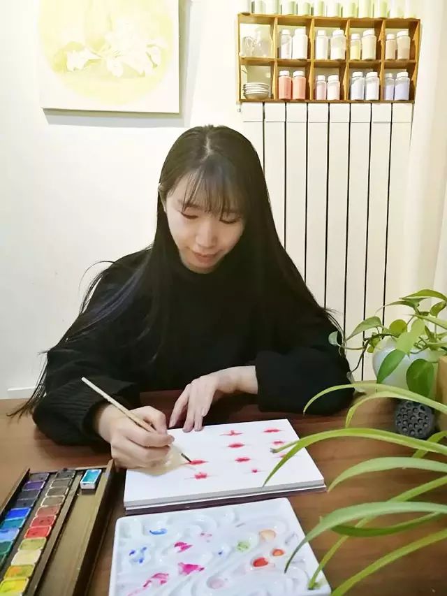 玉手青丝美女图片,一袭白衣清冷出尘的古风美人