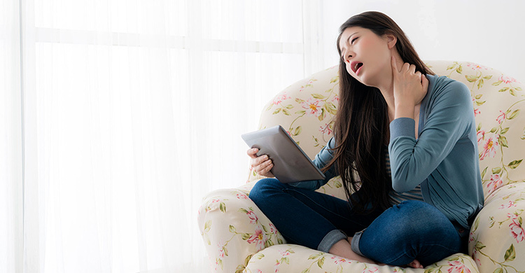 肩颈酸痛点哪些穴位缓解最快,肩颈酸痛的治疗偏方