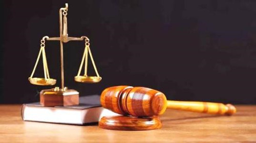 面对困境时的拼搏与不放弃,面对困境坚持自我