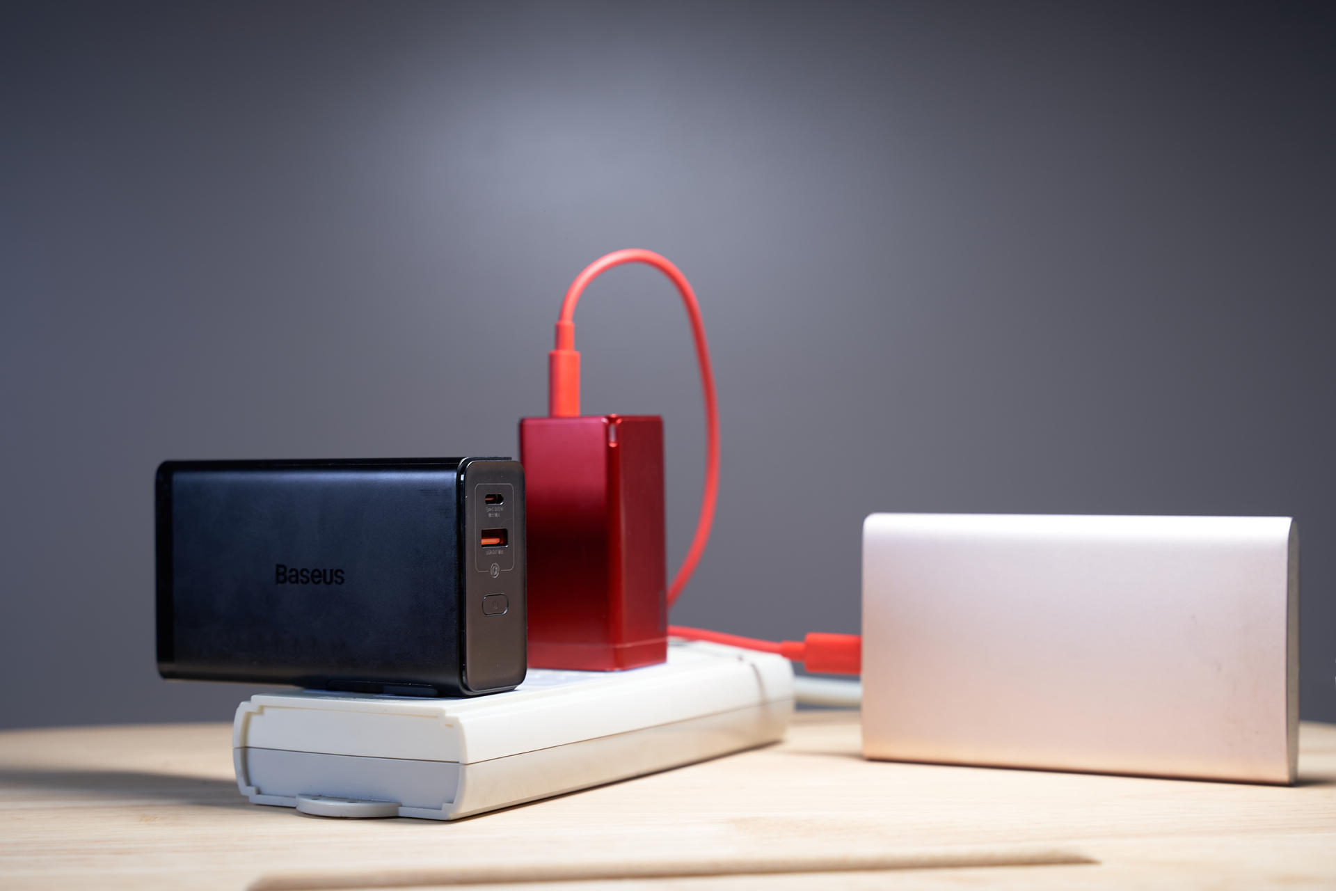 倍思能量堆充电宝,倍思无线充电宝加磁吸功能