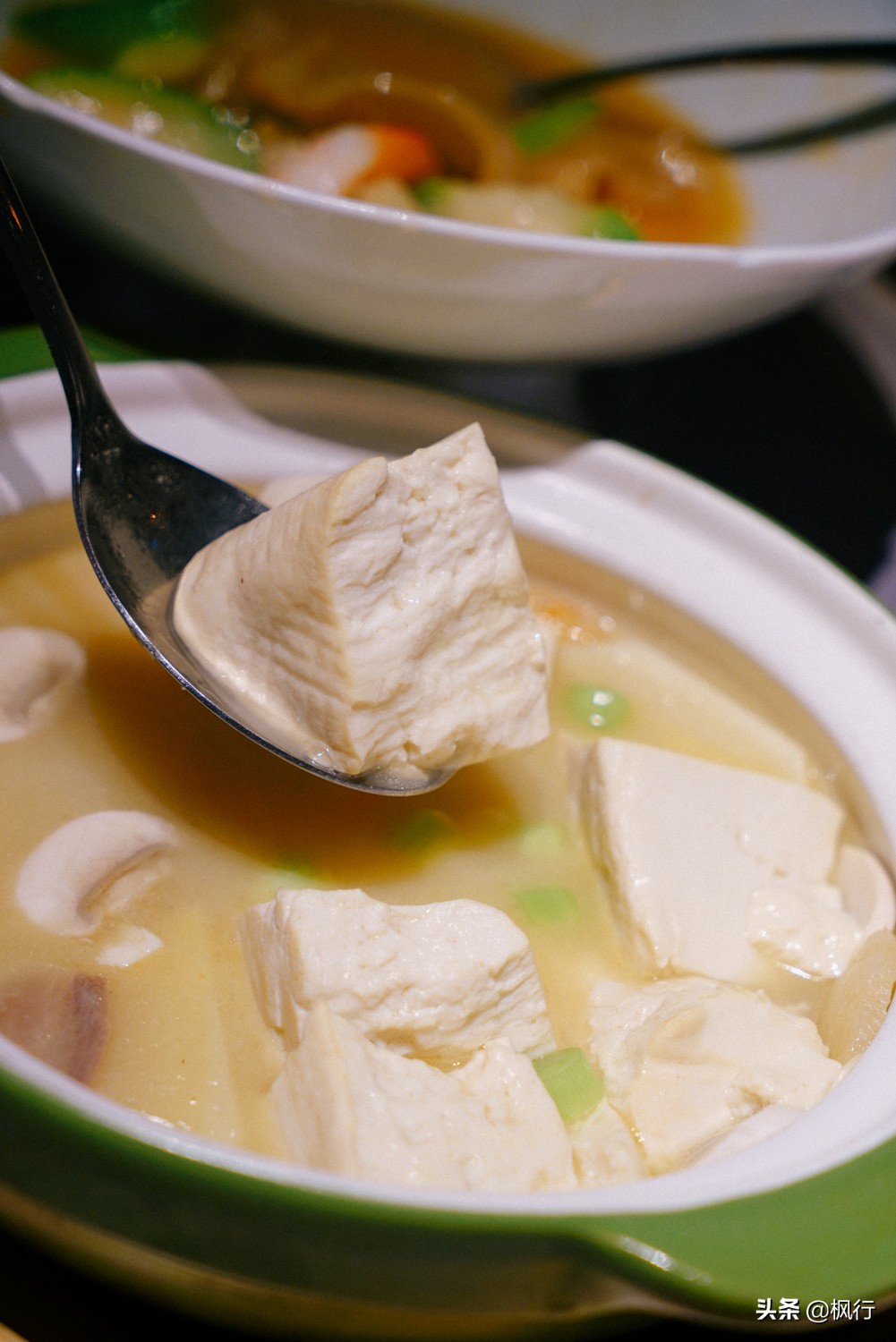 这家北京二环内的粤菜馆，装修获大奖，松板肉、乳鸽、罗氏虾惊艳