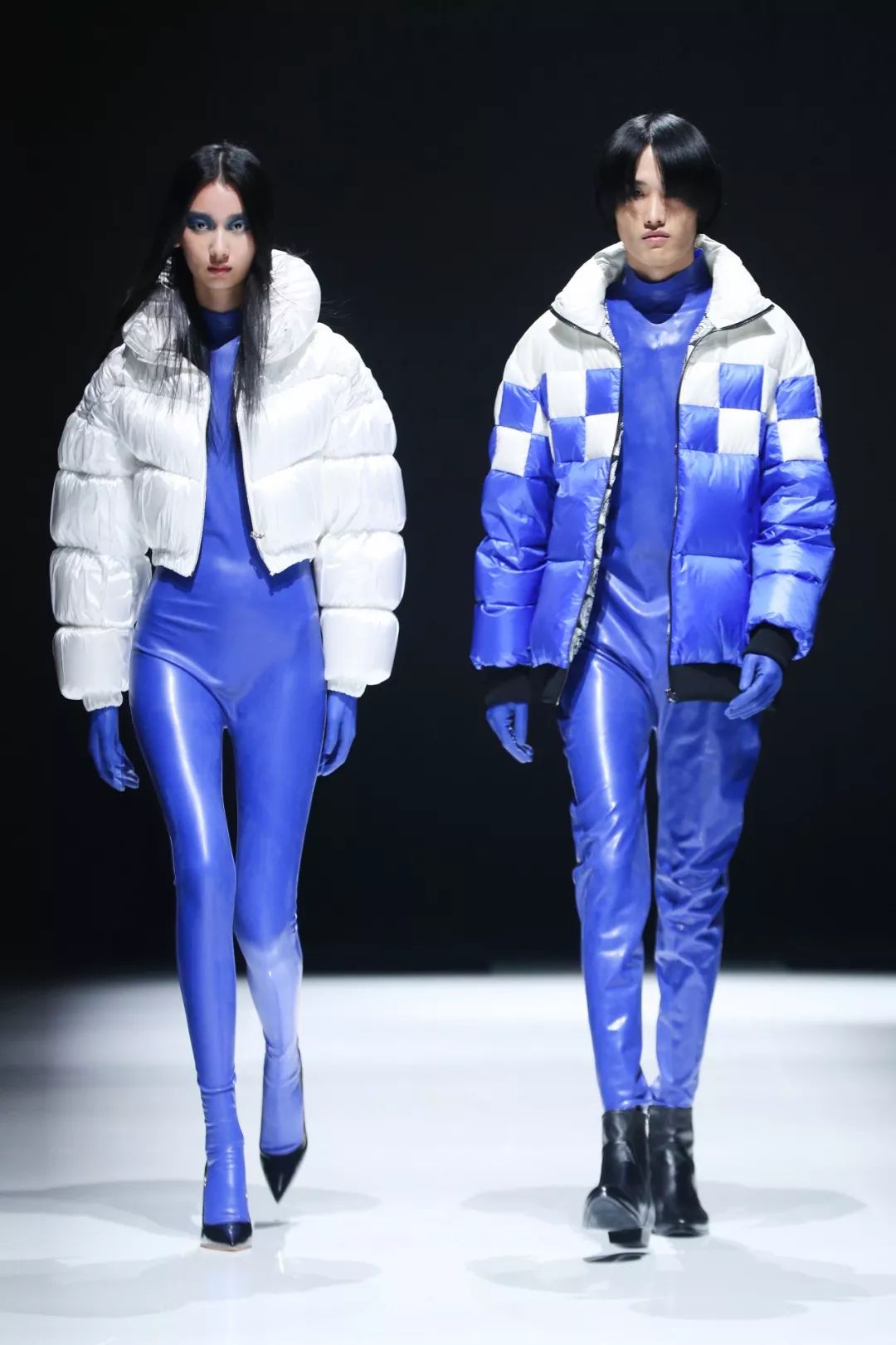 为了抢全球大咖都在翻牌的羽绒服，我差点挤晕在波司登...