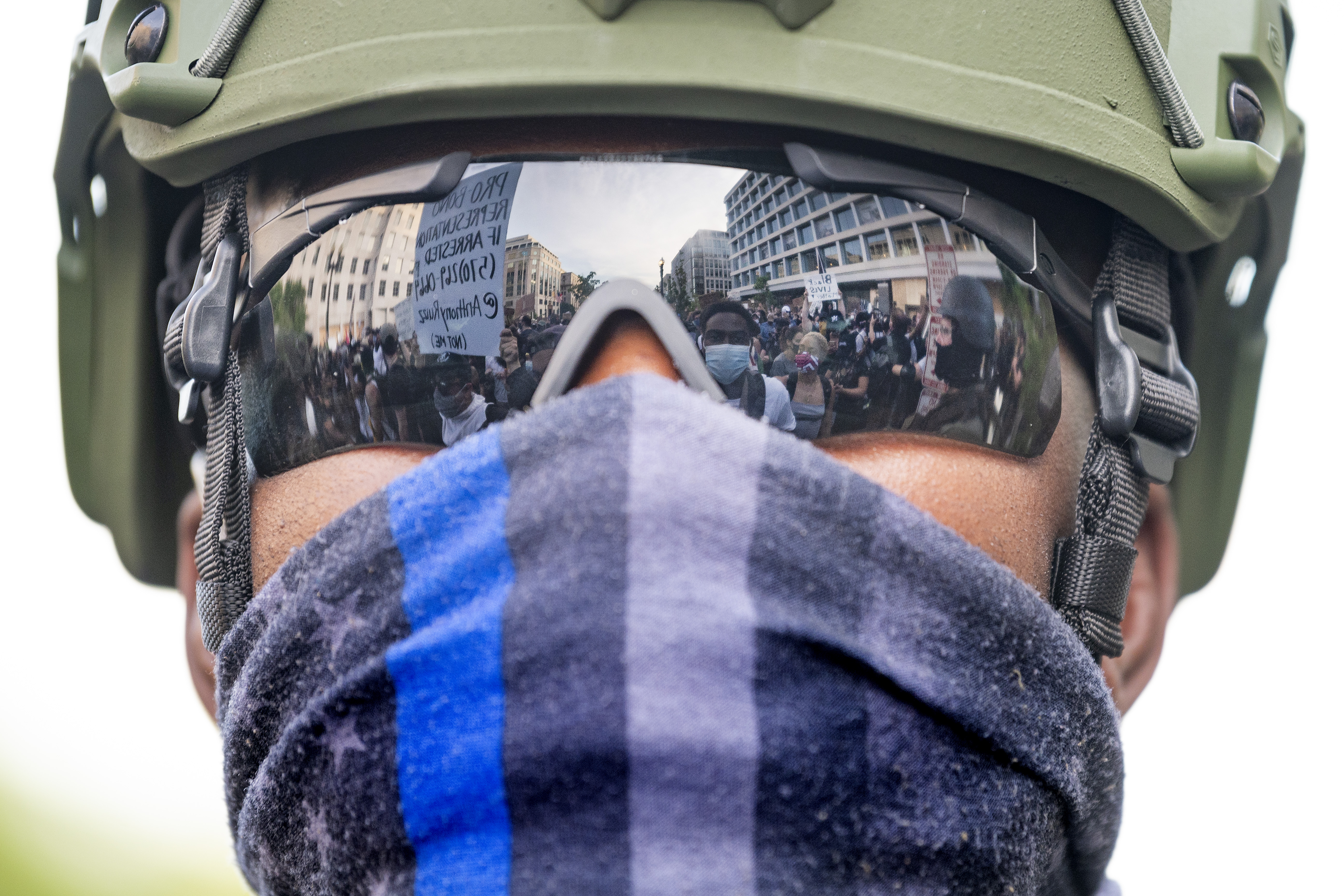 特朗普庭审内外麻烦事不断,特朗普处理伊朗问题