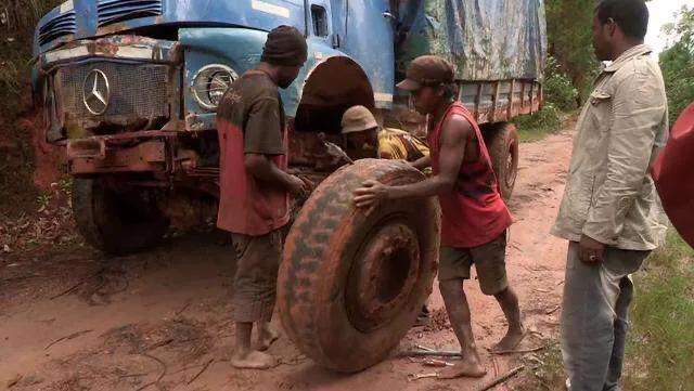 非洲最流行的工作，理发师、销售员、司机，每月工资600元