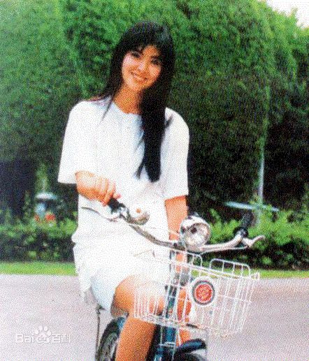 王祖贤依旧美艳动人,曾经的一代女神王祖贤也初现老态