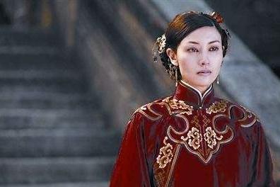 46岁李嘉欣晒自拍送祝福,李嘉欣深夜晒自拍