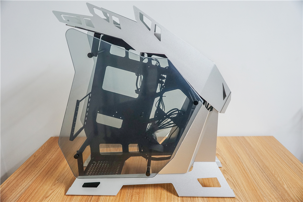 科技以灯为本，3600X+B450+BMR-24水冷+大水牛铁血战士机箱装机秀