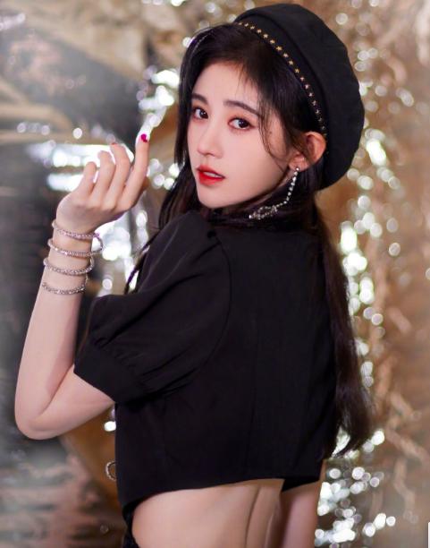 鞠婧祎身上抹粉这是真的假的,鞠婧祎被疑全身擦粉