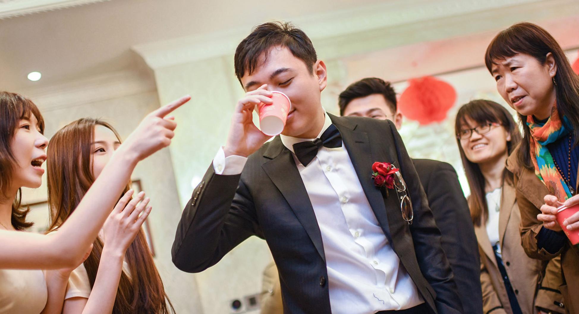 王思聪送酒神的劳斯莱斯是哪款,酒神王思聪婚礼送劳斯莱斯