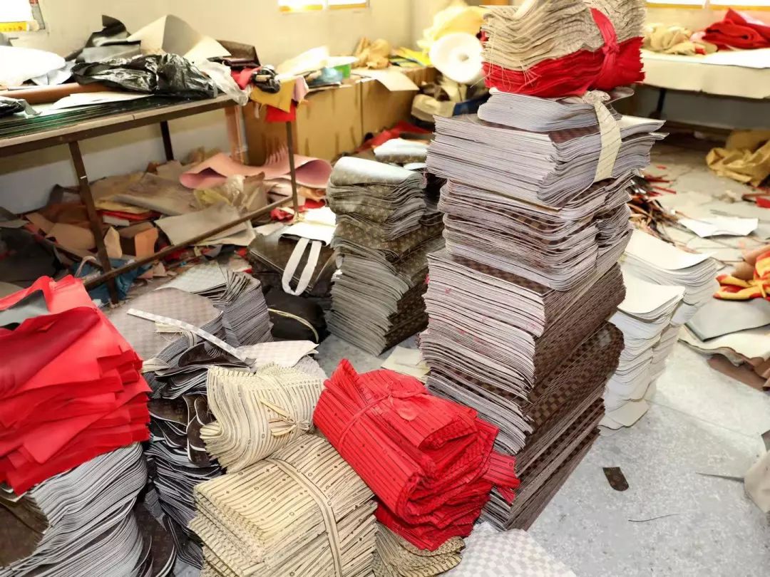 29.9的劣质围巾,2580元假围巾