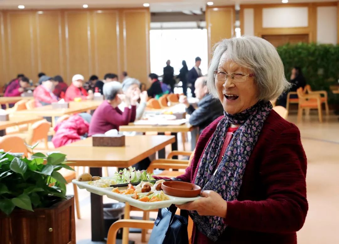 大爱城酒店∣匠心服务社区，每一餐都是亲情的滋味