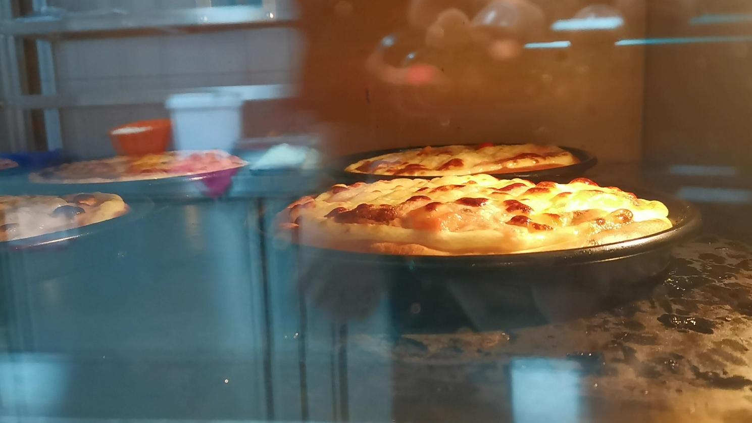 开披萨店真实收入,两人开披萨店一年赚多少