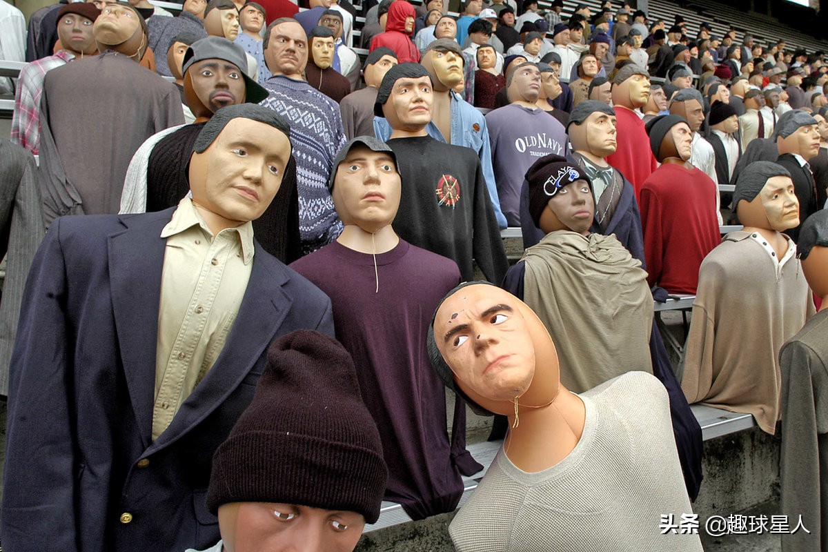 辣眼神操作，韩国足球联现场赛没观众，充气“美女”来凑数