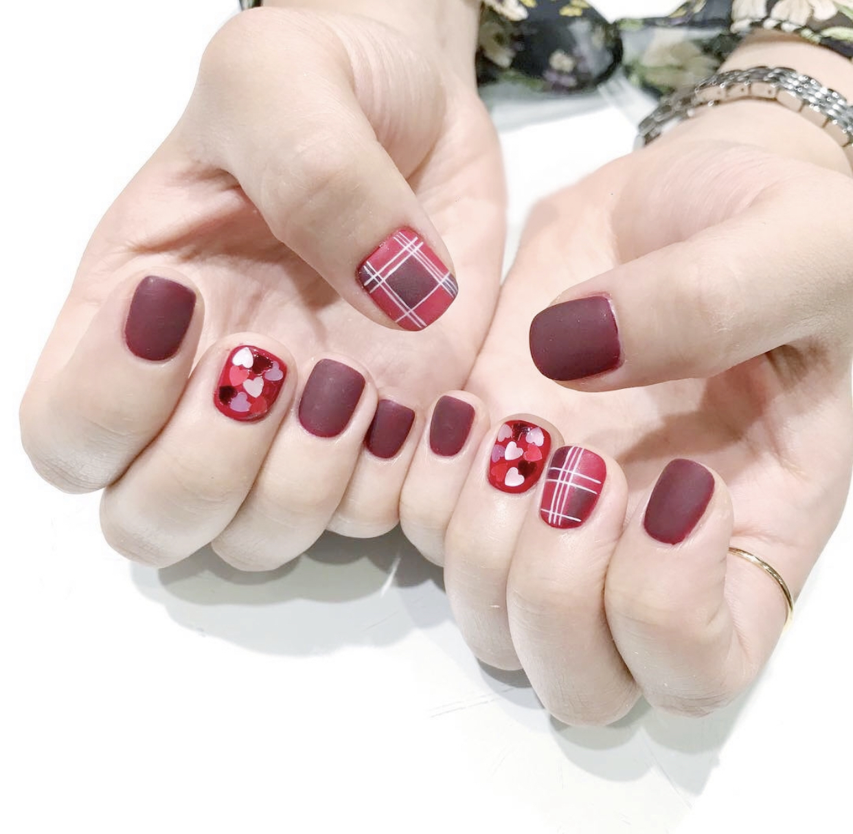 仙气女神范的红色亮片美甲，给你的“红指甲”加点仙气吧！