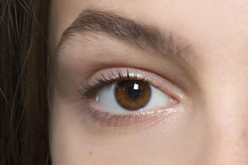 用眉笔怎么做妆容,初学用眉笔画眉毛的技巧视频