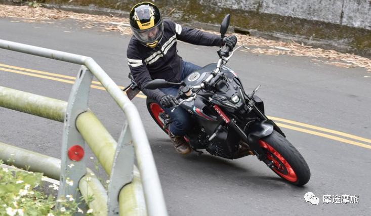老款雅马哈mt09极速测评,雅马哈mt09三缸试驾