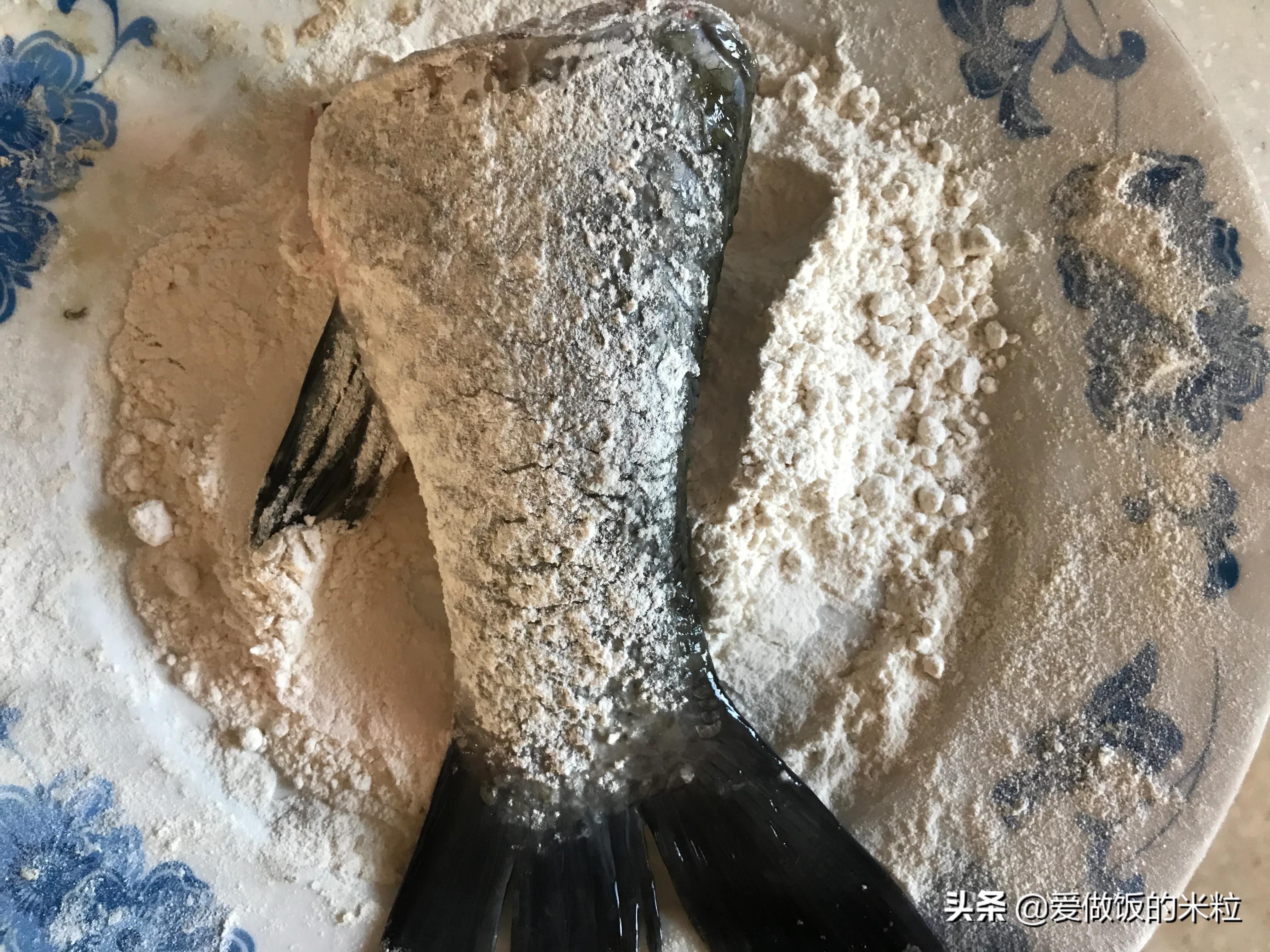 怎么炖小草鱼好吃家常做法视频,炖草鱼用热水锅还是凉水下锅好