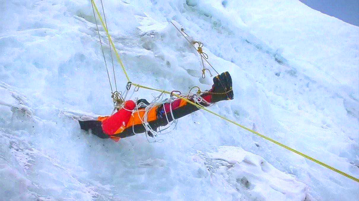 珠峰的遗体16年后发现,珠峰著名遇难者图片