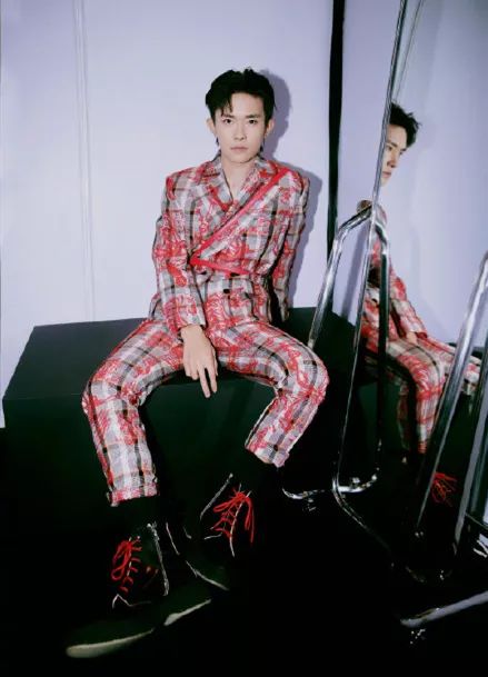 永不淘汰的格纹元素,格纹重塑经典复古摩登风强烈来袭