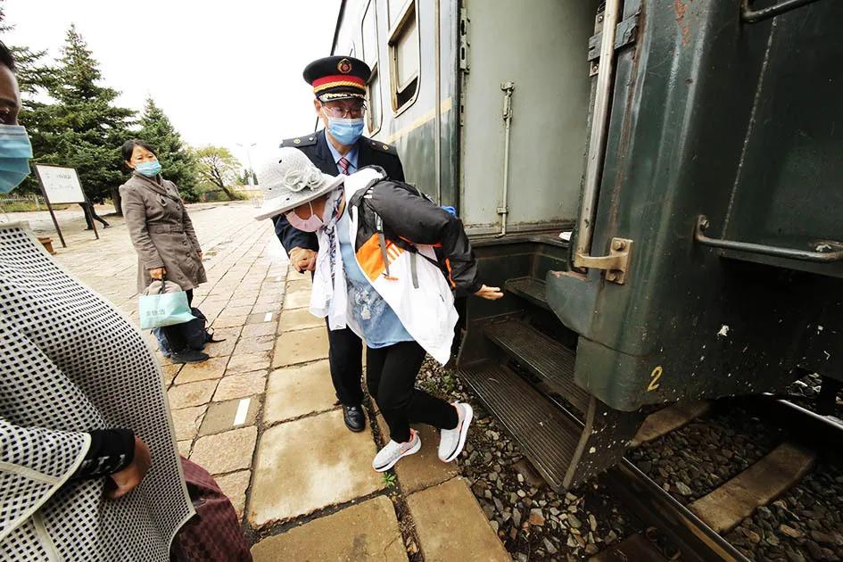 中国最贵火车行程,这趟火车创下四个中国铁路之最