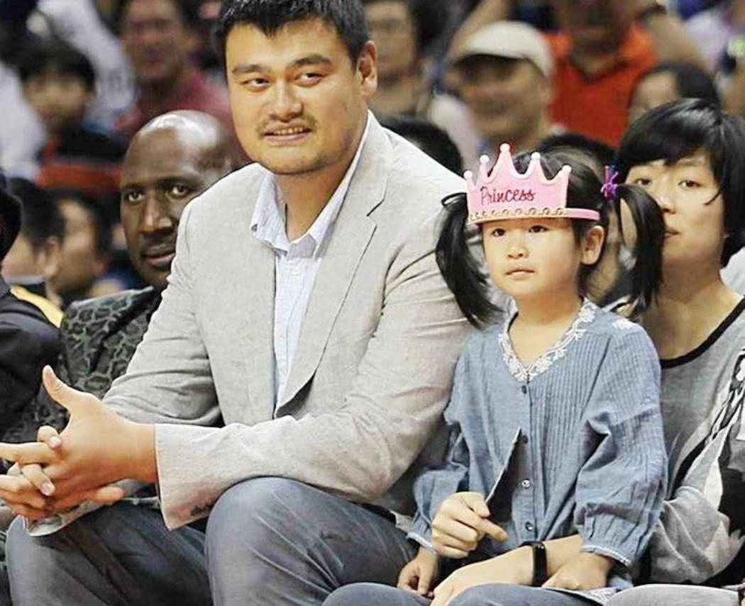 姚明17岁照片,姚明5岁的照片