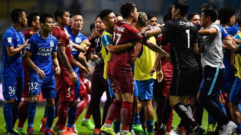 足坛十大凶狠犯规集锦,足坛十大恶意犯规集锦