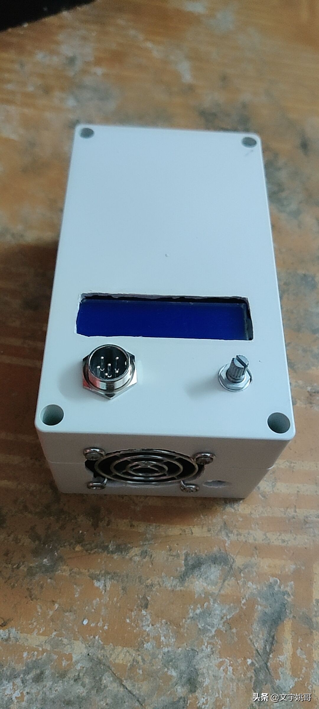 还在玩T12吗?快来看看用WY710高频烙铁主板组装台高性能高频烙铁