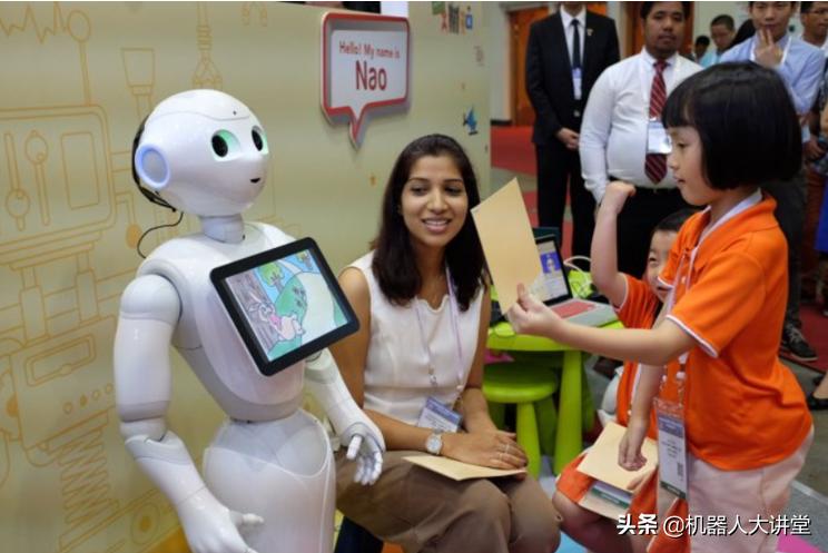 pepper机器人和nao机器人,pepper机器人摔倒了会起来吗