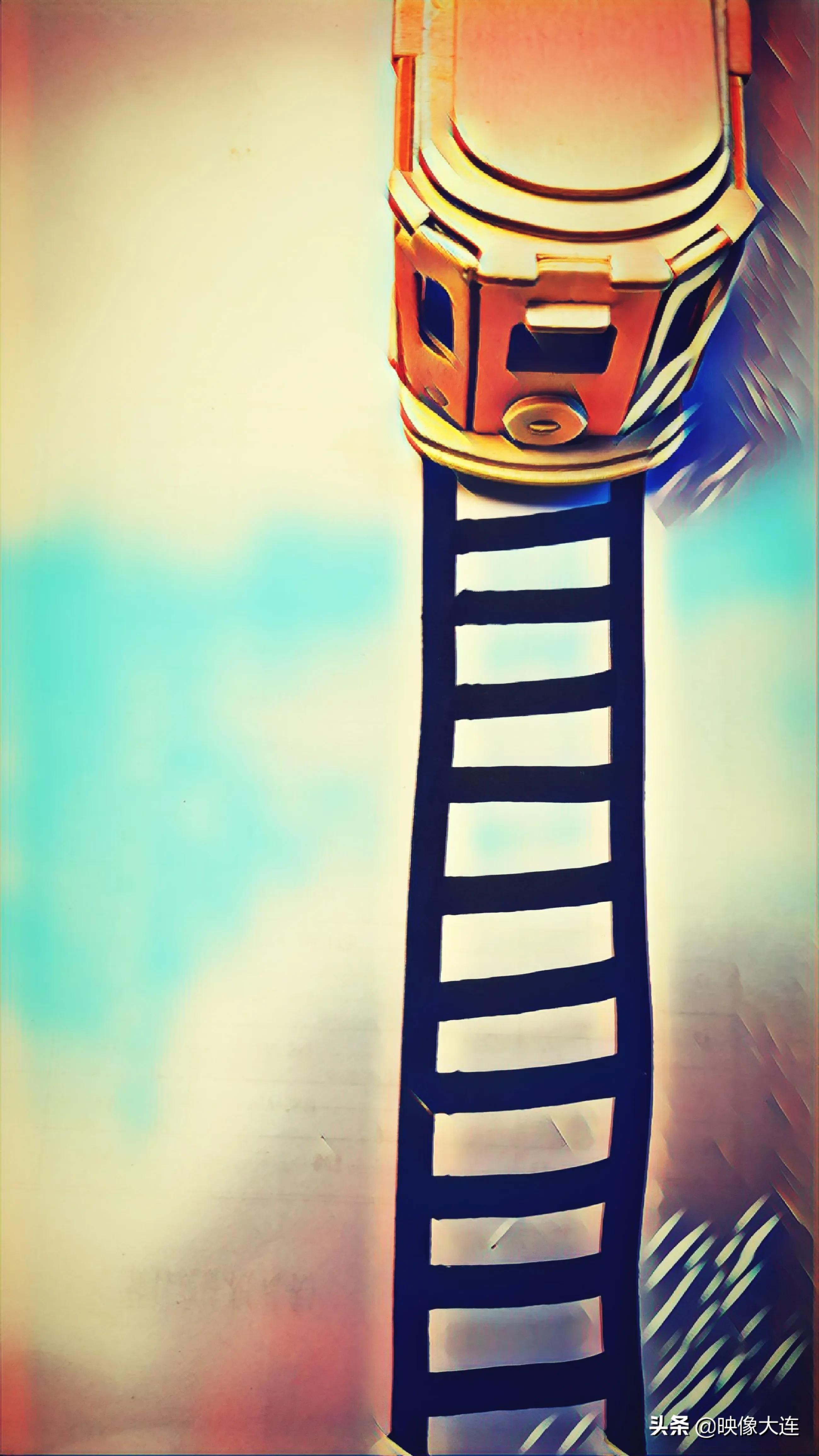 晒一张自己和图书的创意照片,创意照片是用什么软件制作