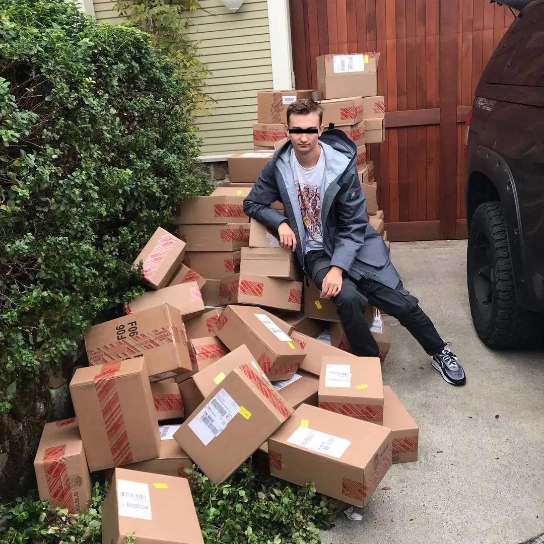 Nike高管以权谋私，儿子竟是“最强鞋贩”