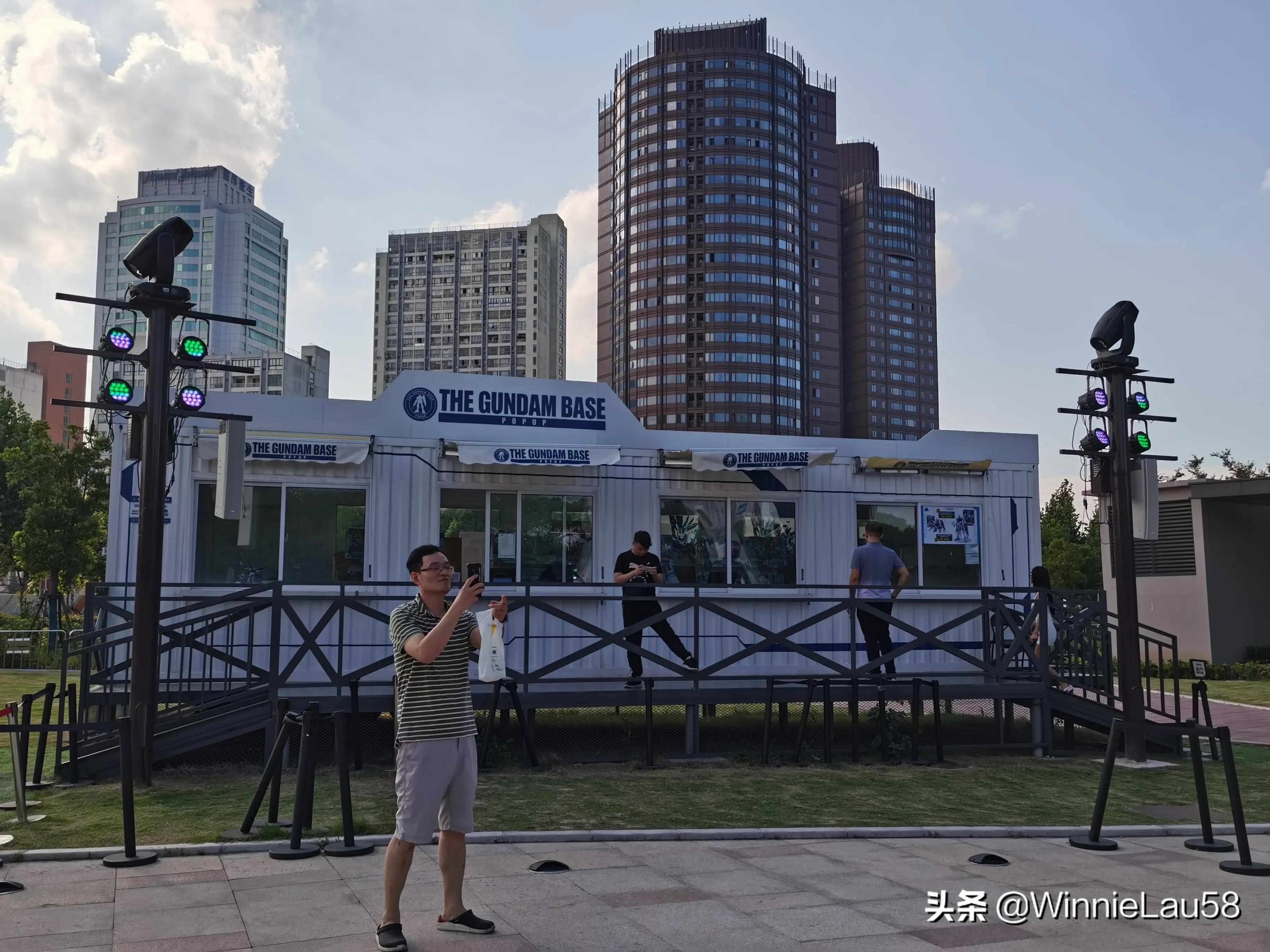 探秘“啦啦宝都”18.03米高达立像中国第二个高达基地官方旗舰店