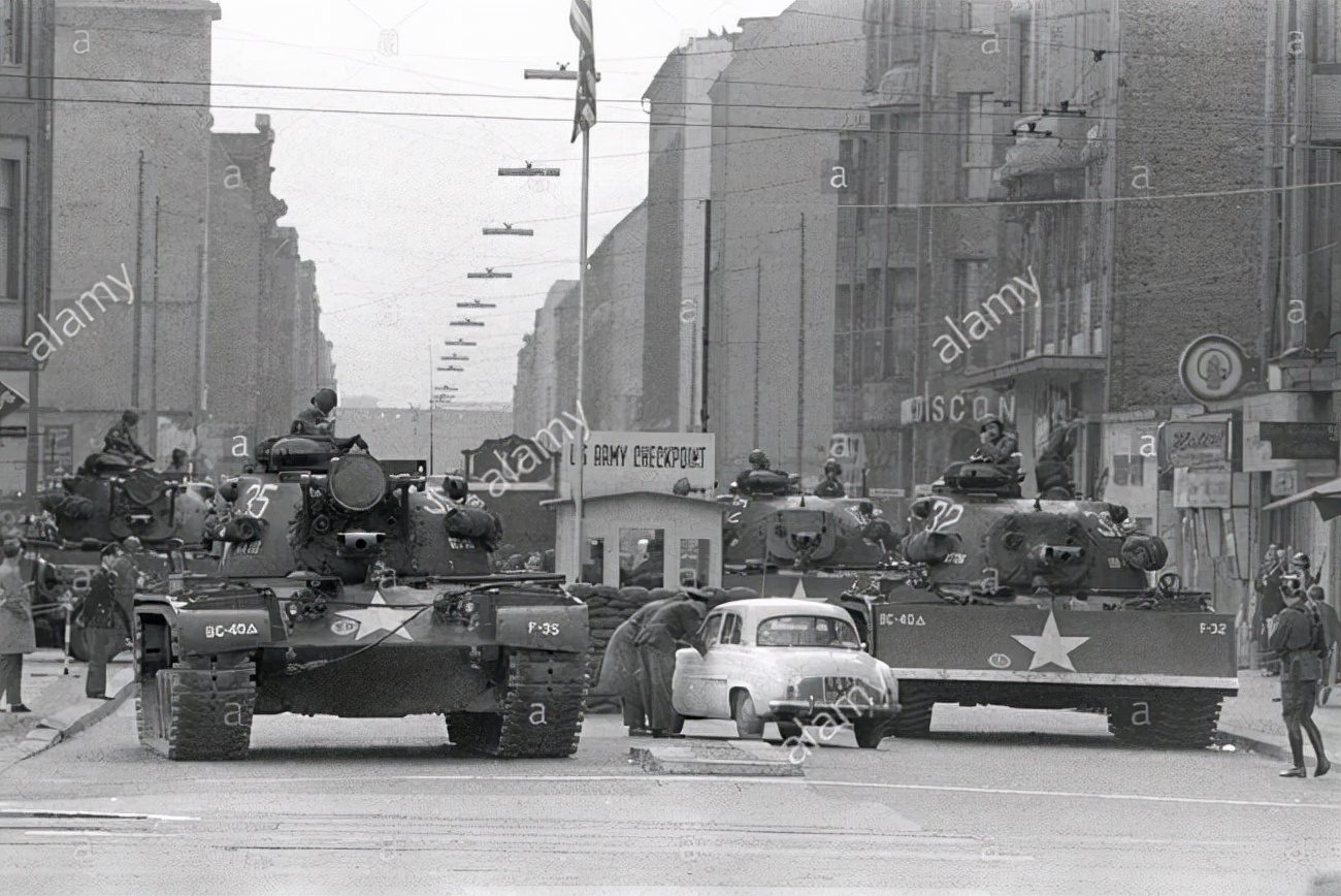 人类接近灭亡的三次事件,查理检查站对峙事件前因后果