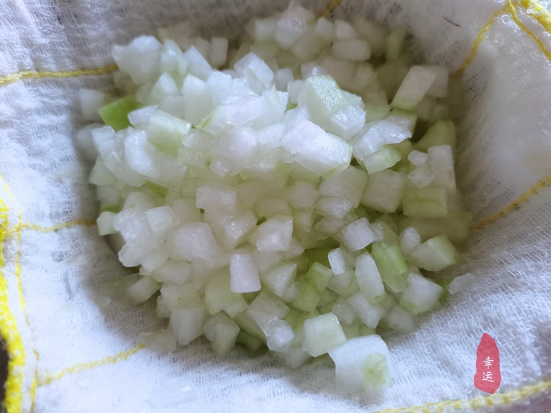 烫面冬瓜包子怎么做好吃又简单,冬瓜馅料的包子