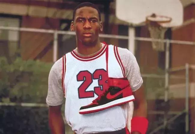 aj1黑红最新发售,最经典aj1黑红到底是什么配色