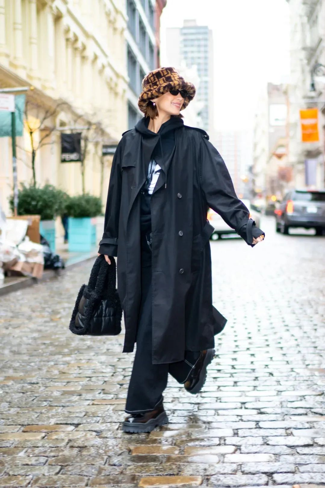 你还在买这么贵的大衣吗,买了件比较贵的大衣有些后悔