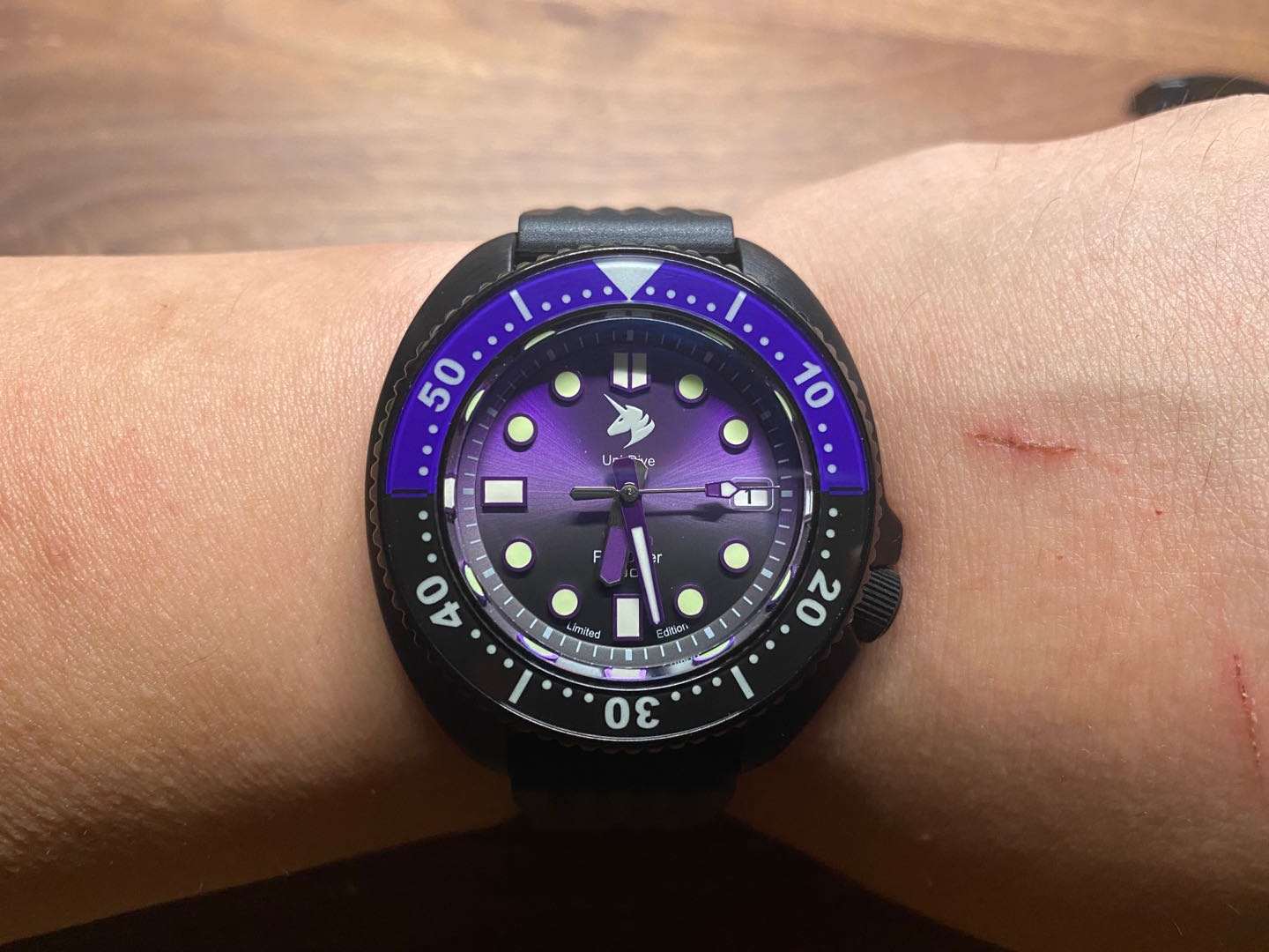 毒液六代评测,黑水鬼开箱真假对比