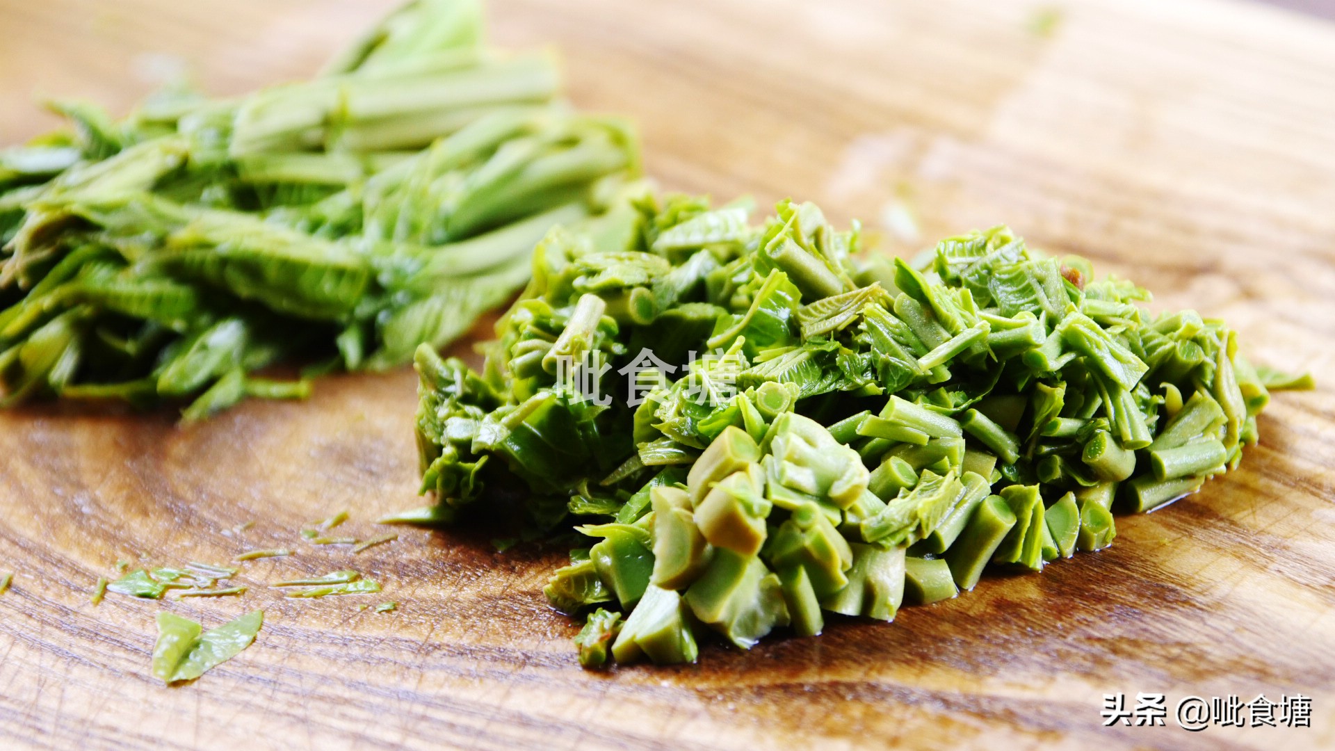 春天的香椿芽最好吃,香椿芽炒土鸡蛋图片